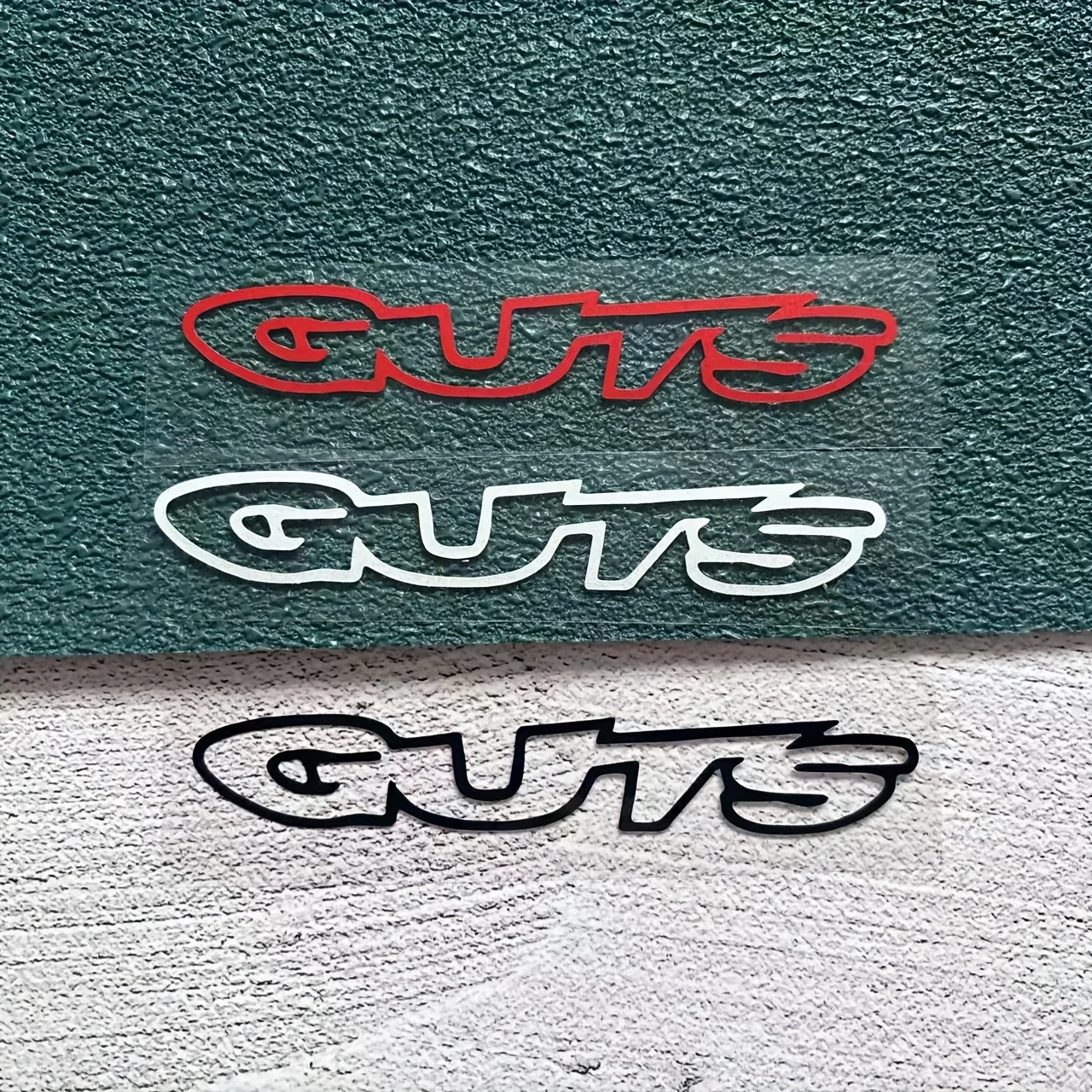 Autocollant logo minimaliste GUTS, autocollant auto-adhésif imperméable pour véhicules, ordinateurs portables et diverses surfaces, 1 pièce