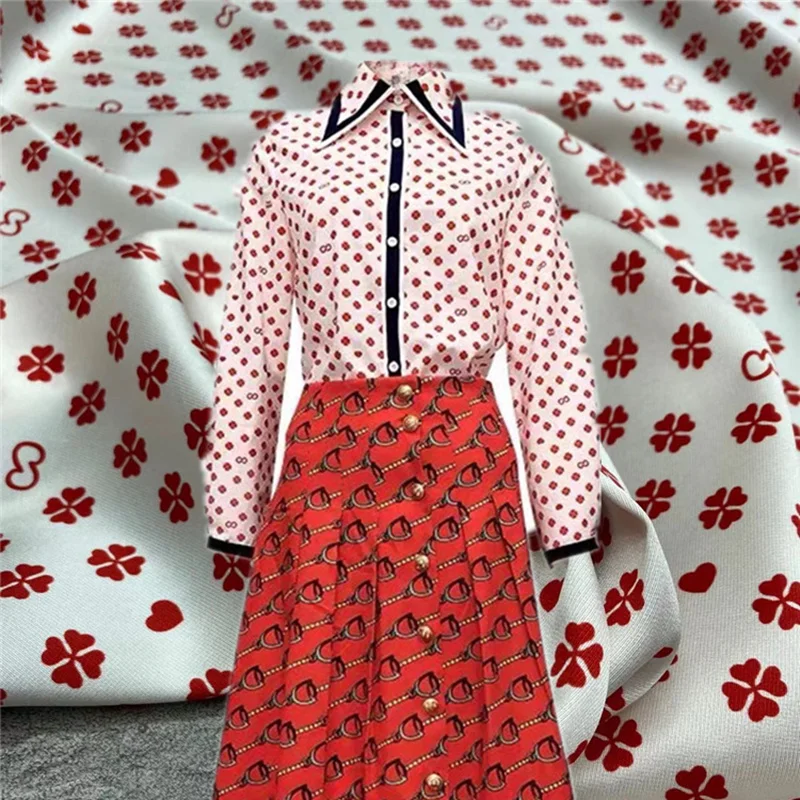 

Fashionable Early Spring New Red Printing on White Background Positioning Silk Fabric 21 Mmi Stretch Twill Silk Shirt Fabric Div