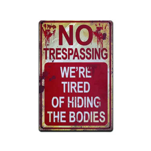 Lustiges Aluminium-Schild „NO TRESPASSING“ mit der Aufschrift „WE'RE TIRED OF HIDING THE BODIES“, hergestellt in den USA – aus Aluminium
