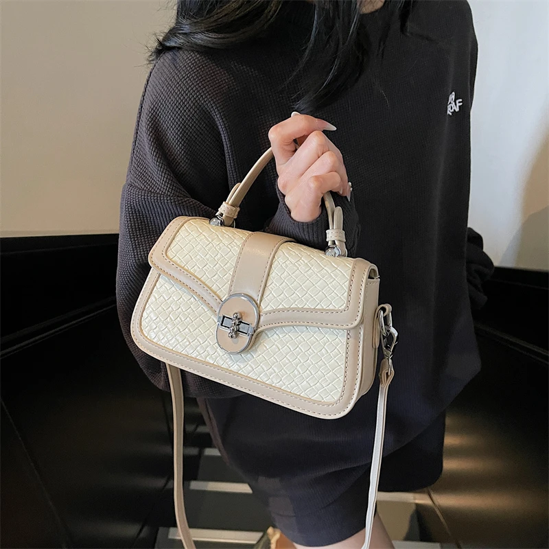 미니멀하고 심플한 빈티지 캐주얼 여성용 레저백, 솔리드 컬러 트렌디 로고와 메신저백 디자인