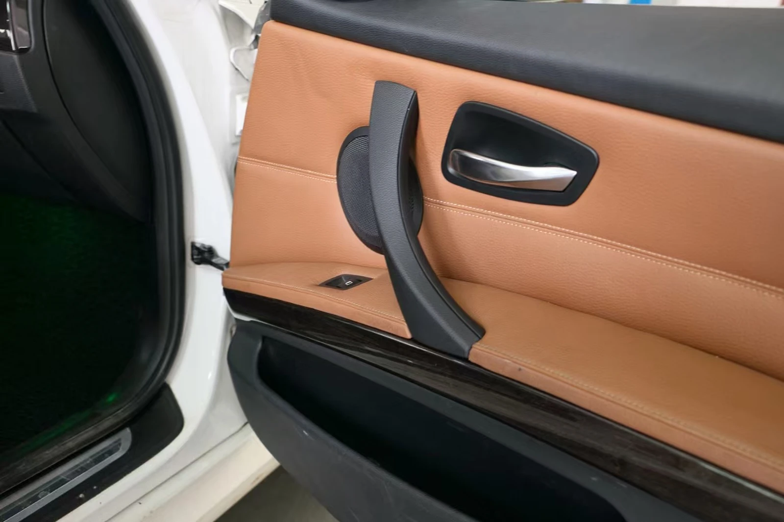 

Ручка-накладка внутренней дверной панели в сборе для BMW E90 E91 E92 E93 3 серии 323 325 328 330 335 2005-2013