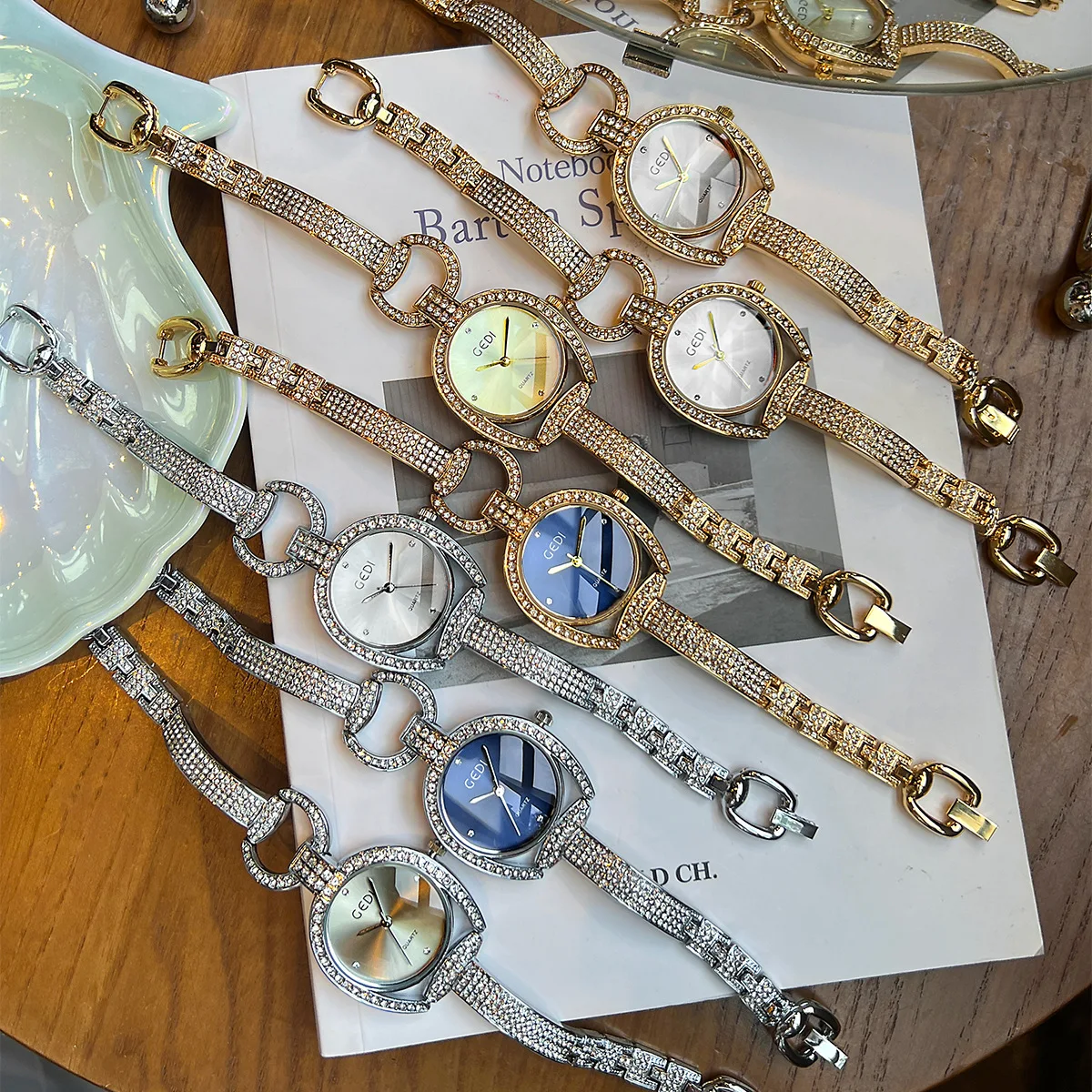 Marca luz relógio de luxo feminino céu estrelado beleza requintado irregular oco pulseira à prova dwaterproof água senhoras moda quartzo relógio de pulso