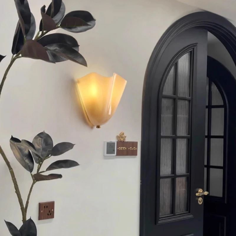 Colored Glass Shell Wall Lamp French Retro Glass Skirt LED Wall Sconces Creative Foyer Cafe Corridor Aisle Bedroom Art Ornaments