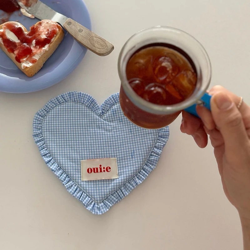 

Cute Insulated Heart Placemat Colorful Plaid Lace Design Portable Meal Mat for Dining Table Home Decor Table Linens