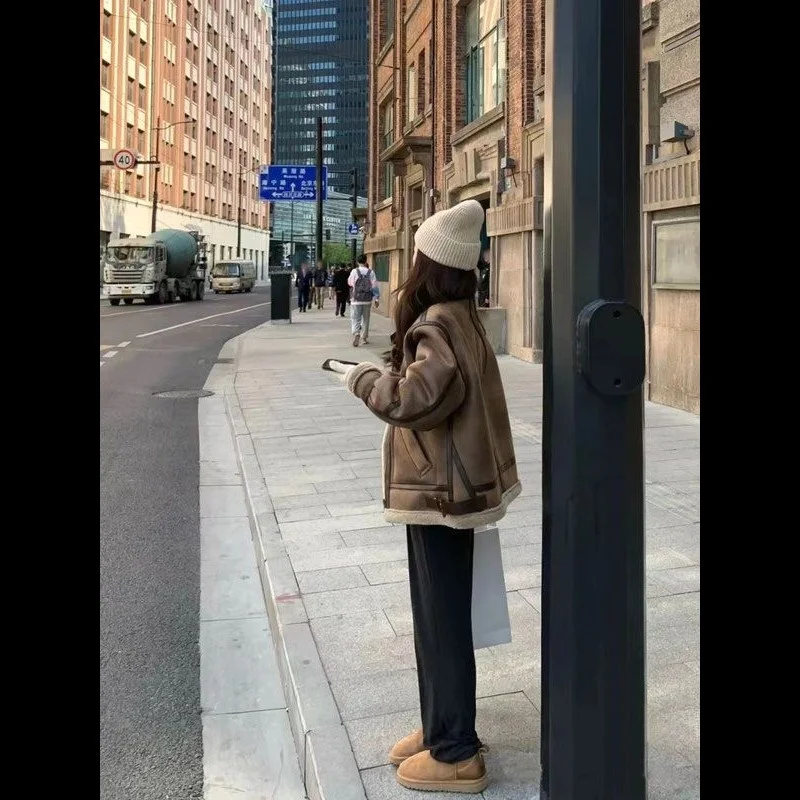 เสื้อโค้ทหนังแท้บุขนสำหรับผู้หญิง ไซส์เล็ก รุ่นใหม่ สำหรับฤดูใบไม้ร่วงและฤดูหนาว ให้ความรู้สึกหรูหรา