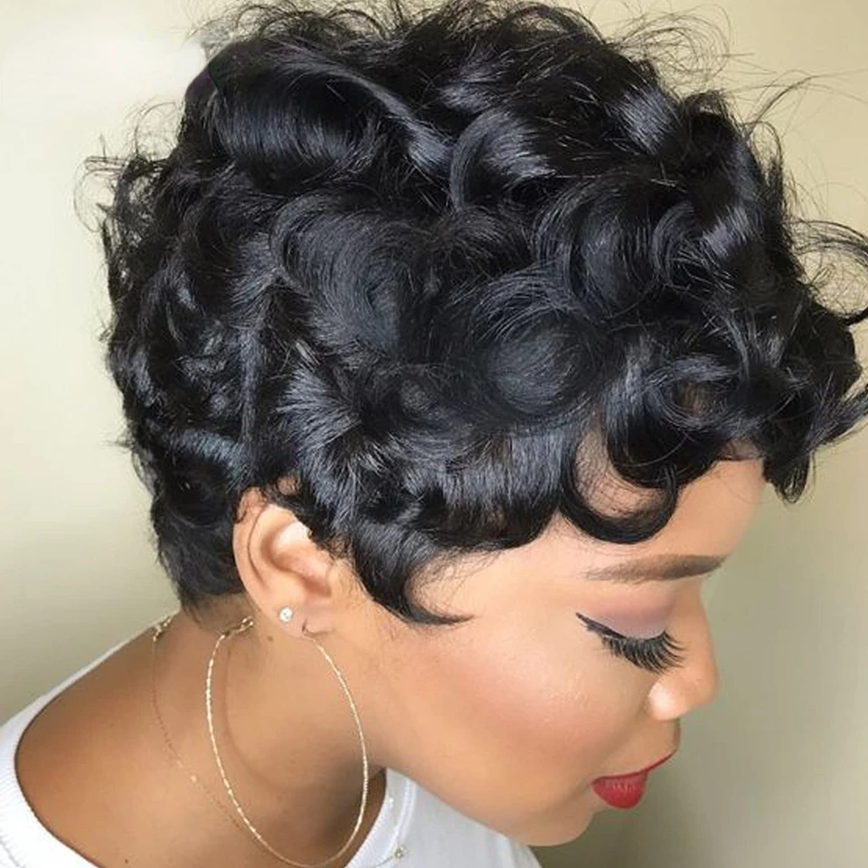 Pixie Cut Golvende Menselijk Haar Pruik voor Vrouwen Volledige Machine Gemaakt Pruik Korte Gelaagde Golvende Pruik met Pony
