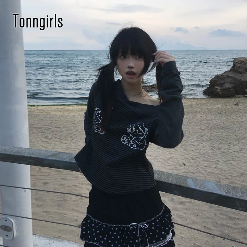 

Tonngirls Y2k Japanese T-shirt Women Striped Cartoon Parin Graphic Tops Off Shoulder Vintgae Grunge Tops E-girls 2000s Tee Tops