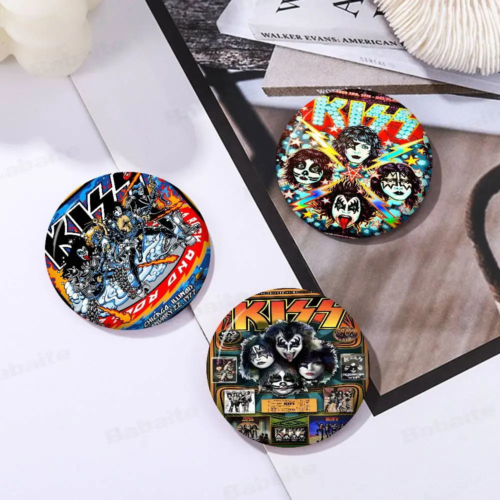 Rock Band Kiss Soft Button Pin Bright Printed Icon Gift For Friends Badge Collar Brooch Lapel Pin Metal