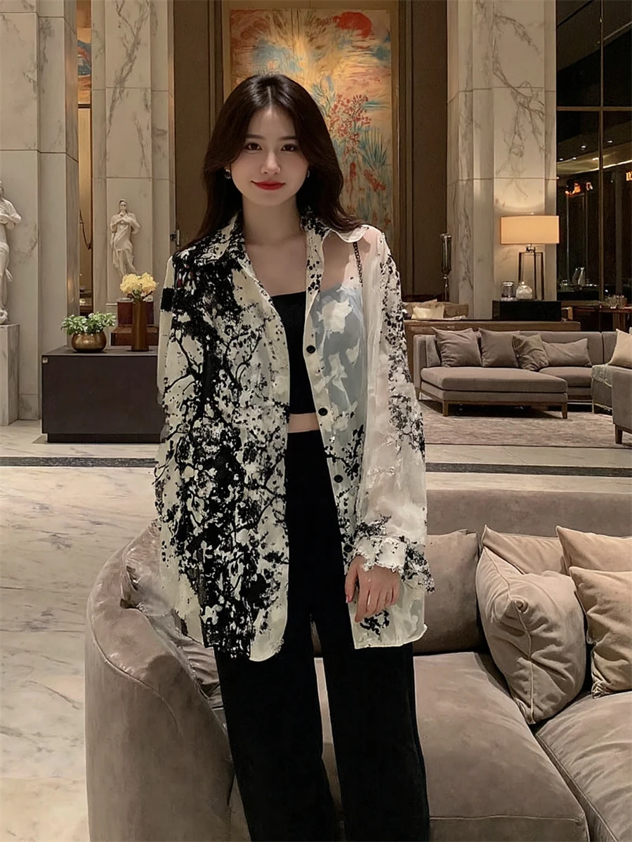 

Oversized Shirts Women Plaid Button-Down Blouse with Lapel Design and Lightweight Fabric Spring Daily Casual Streetwear Style