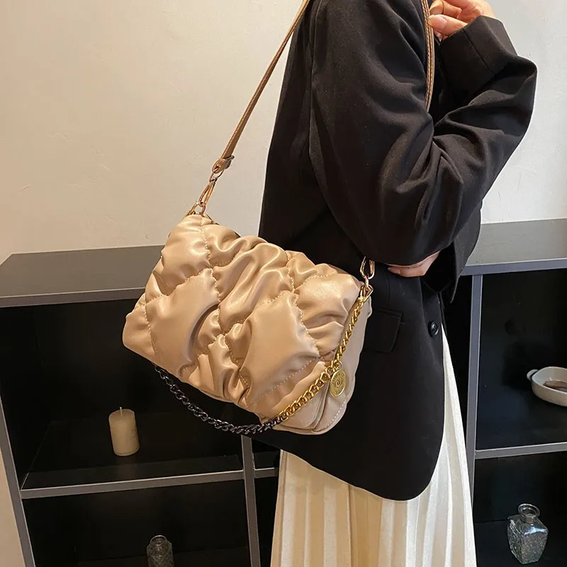 

Famous Retro Messenger Bag For Women Premium Leather Shoulder Bag Modern Women's Handheld Small Square Bag