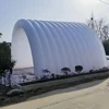 거대한 풍선 무대 커버 텐트는 야외 음악 축제 콘서트를 위한 에어 스테이지 지붕 화이트 쉘 돔 이벤트 아치 텐트를 폭파합니다 3