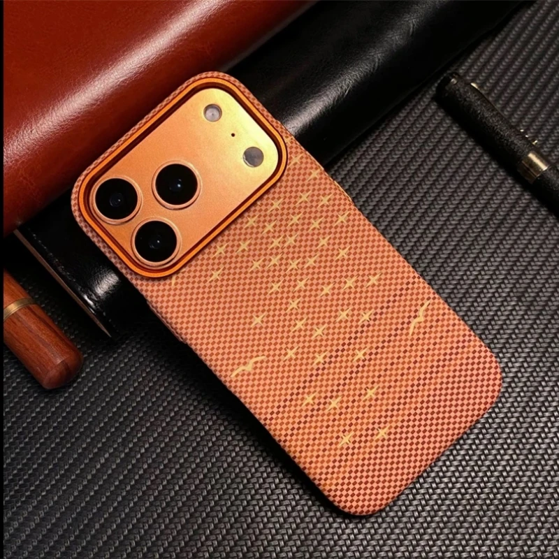 حافظة لهاتف MagSafe فاخرة من ألياف الكربون لهاتف آيفون 17 16 15 برو ماكس عدسة سبيكة مغناطيسية شحن لاسلكي غطاء مقاوم للصدمات