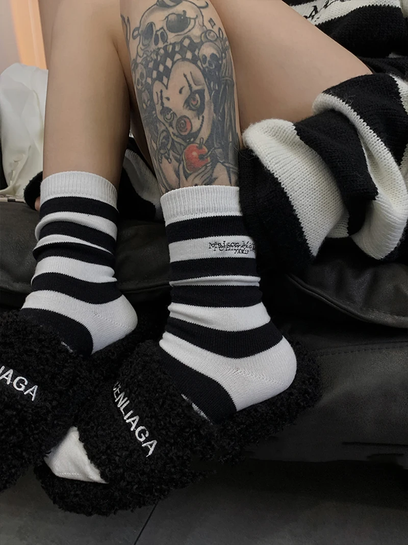 High Quality For Men Women Fashion Brand Joint Black White Striped Embroidery Socks Sport Cotton Personality Creative Casual Sox