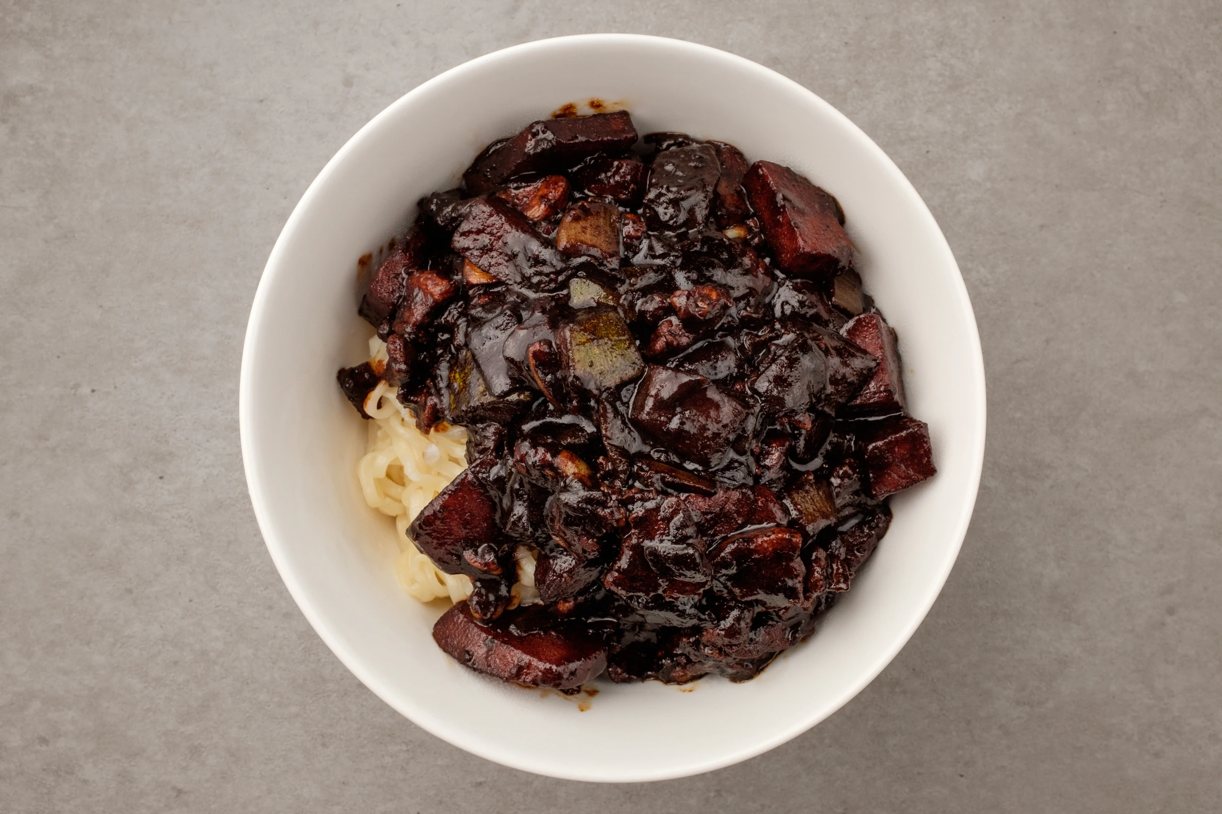 مجموعة Haearae مملوءة بالخضار واللحوم Jjajangmyeon مكونة من 5 أدوات