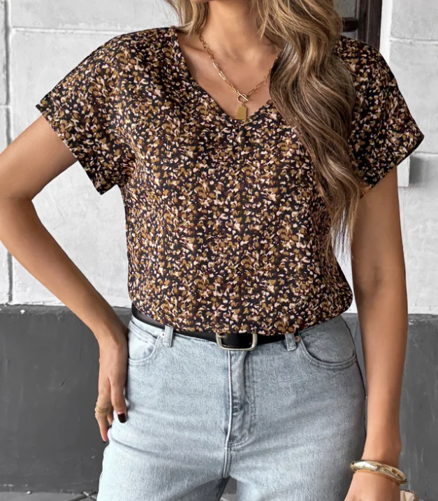 

Vacation Casual Style Floral V-Neck Short Sleeved T-Shirt Top for Summer Women's Elegant V-Neck Short Sleeved T-Shirt Top