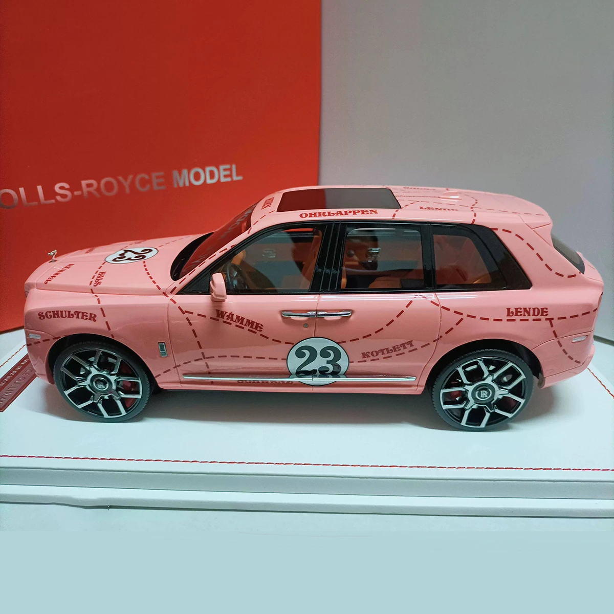 SC 1:18 Scale Resin Pink Rolls Royce Cullinan Limousine Toys Cars Model Classics Nostalgia Adult Souvenir Gifts Static Display