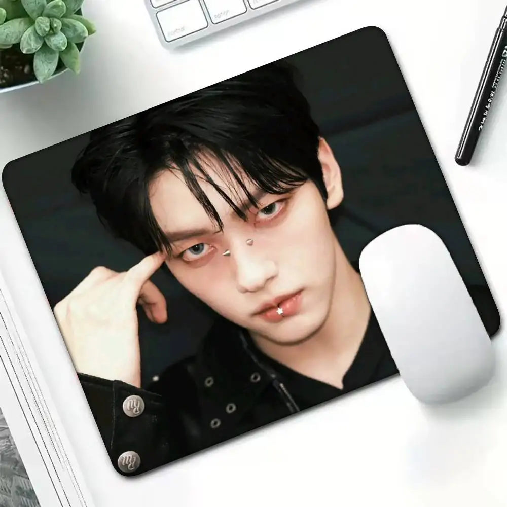 1pc Sänger S-Soobin Mousepad Kleine LockEdge Für Gamer Computer Schreibtisch Pad Rechteckige Anti-slip Gummi