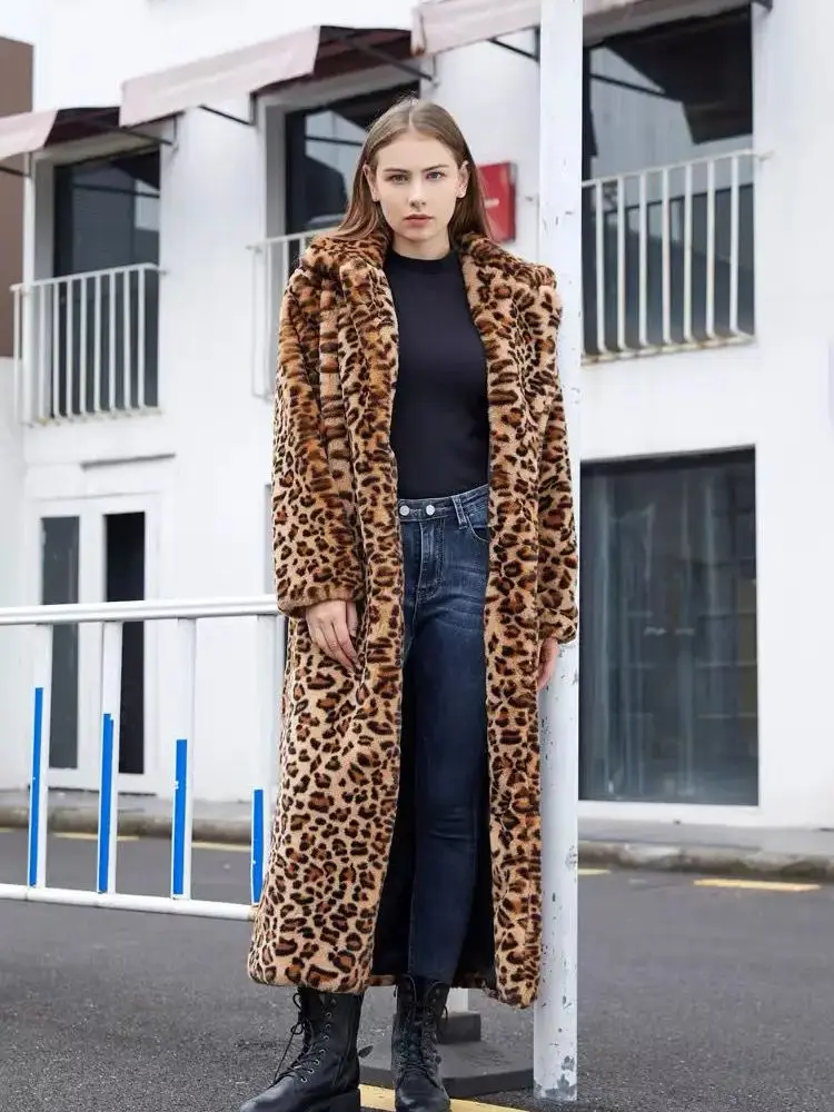 Cappotto di pelliccia sintetica donna 2024 inverno nuovo lusso alla moda Sexy stampa leopardo caldo allungare giacca da donna risvolto maniche