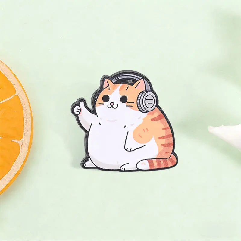 New Creative Headphone Fat Orange Cat Brooch Cartoon Cute Music Cat Expression Metal Badges Pins DIY Clothing for Leisure Gift