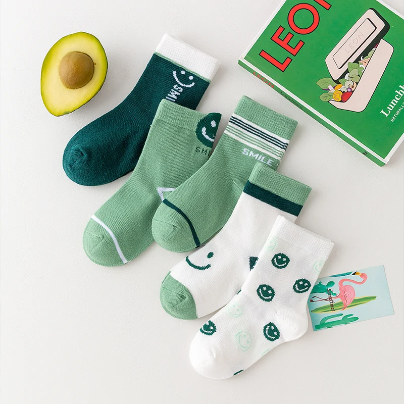 

Five pairs of comfortable and versatile cartoon smiley short socks for boys in spring and autumn in green