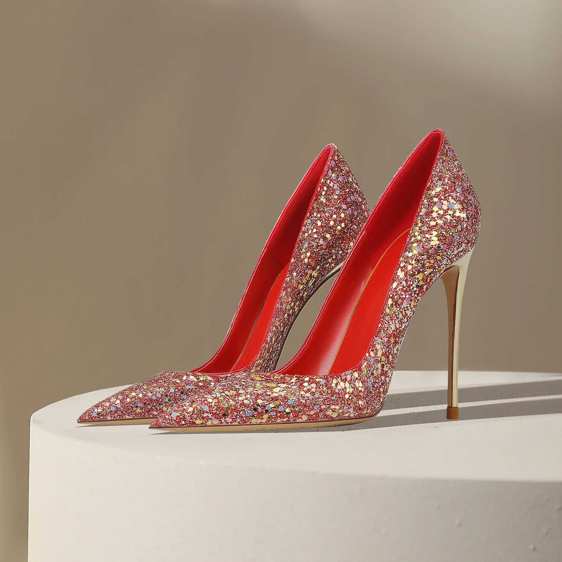 

Свадебные туфли с красными кристаллами и блестками, переливающиеся женские туфли на высоком каблуке из овчины, новинка 2025, свадебные туфли-лодочки на шпильке с острым носком