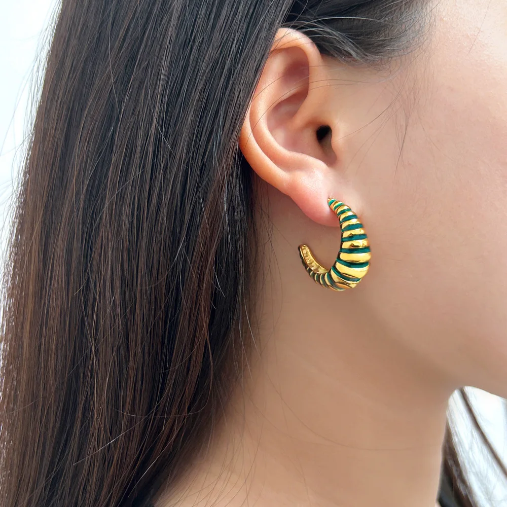 

DIY accessories Simple C-shaped stainless steel earrings, European and American fashion, versatile, high-end stud earrings, summ