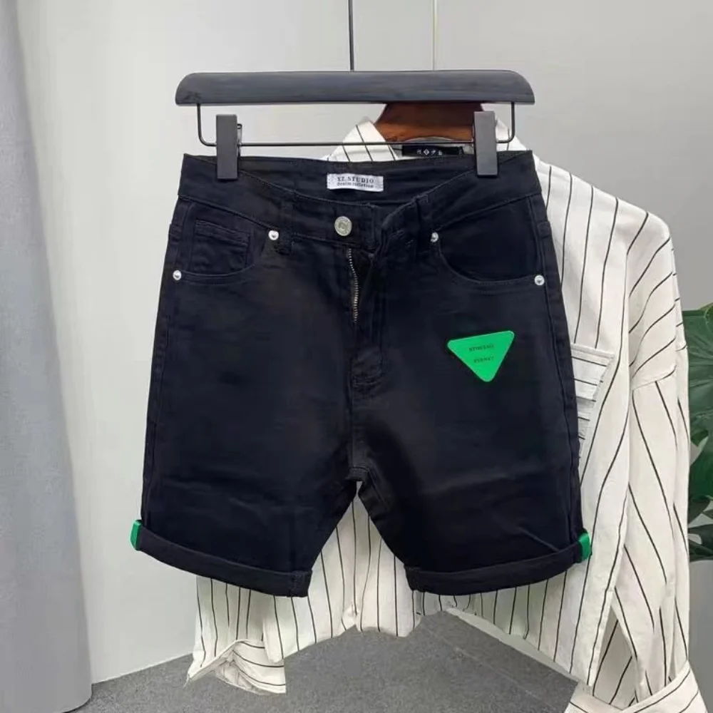 Pantalones vaqueros ajustados para hombre, ropa de estilo coreano, pantalones cortos de lujo con parche de cuero negro, moda de verano, 2023