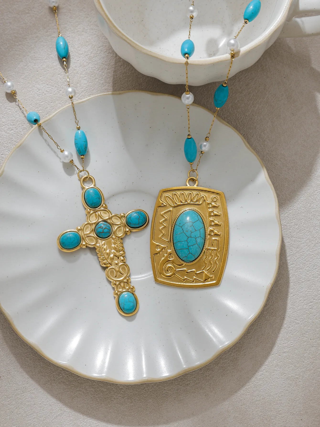 Collana a catena con perline di perle turchesi con ciondolo croce in acciaio inossidabile 316L, regalo per feste con catena classica a clavicola da donna