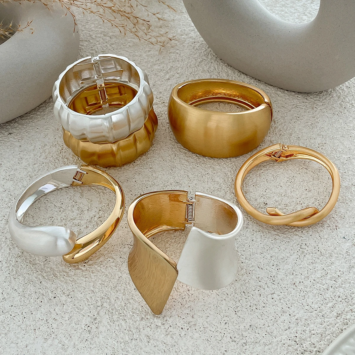 SHIXIN, 6 estilos, nuevos brazaletes geométricos irregulares de primavera para mujer, diseño de Hip Hop, brazalete abierto de Color dorado, joyería Unisex para hombres