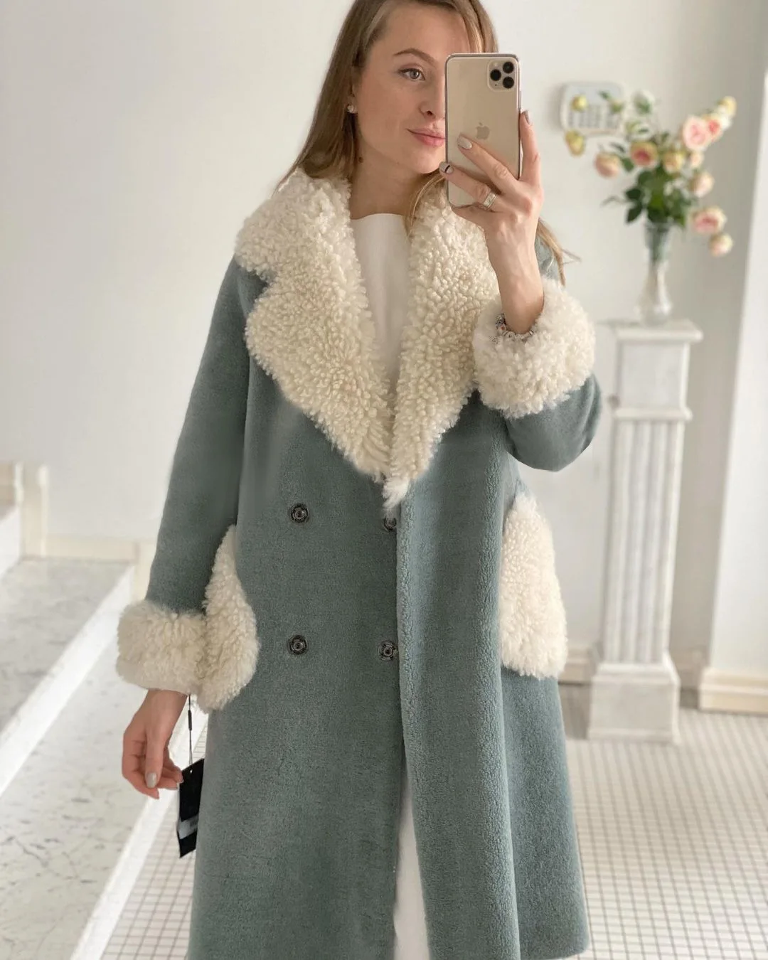 Autumn winter 2024 Lamb wool long lapel pocket coat simple women's wear