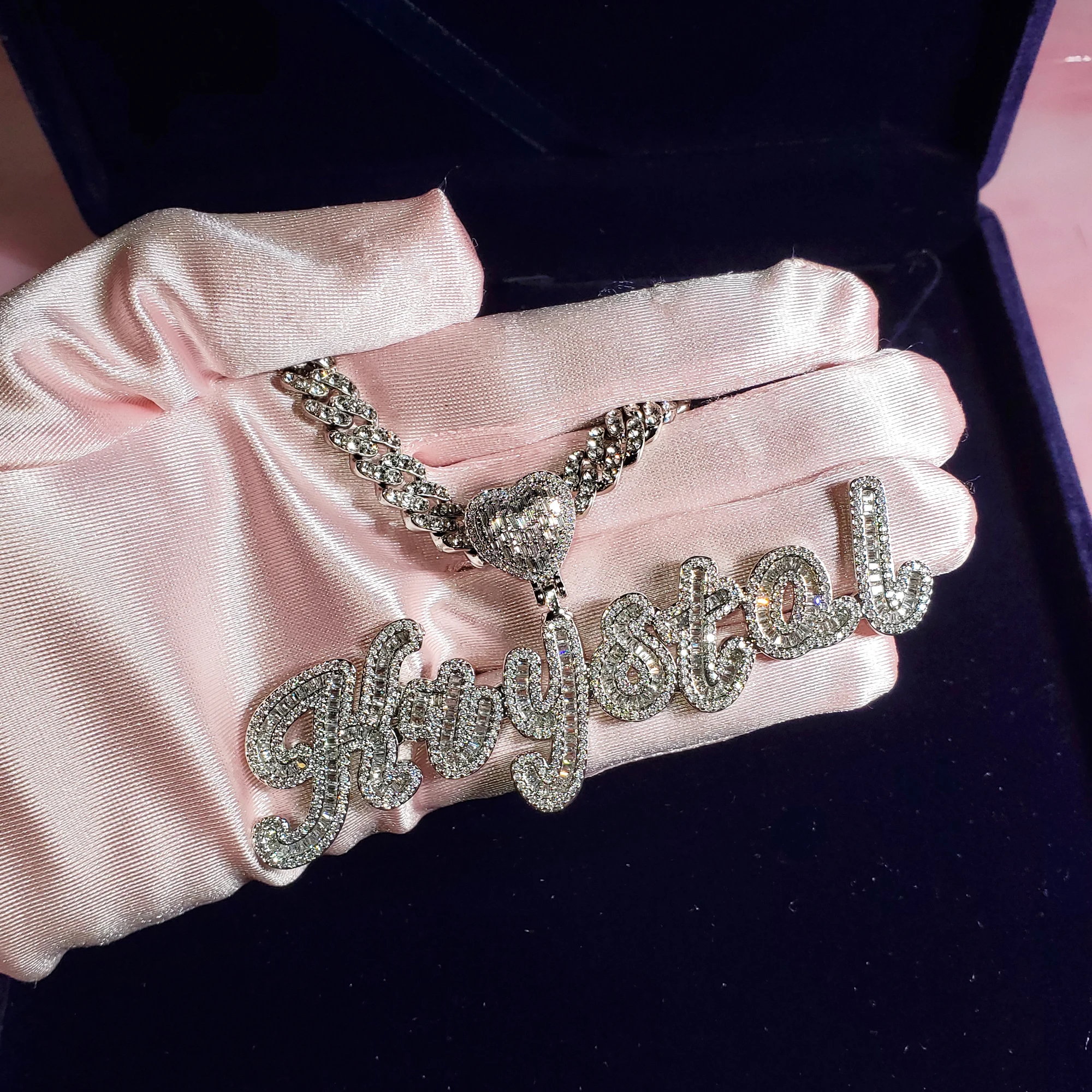 Imagem -03 - Gelado Coração Bail Custom Brush Necklace Cursive Letter Name Pendant Acessórios da Moda Quente Presente Personalizado para Ela Jóia Feminina