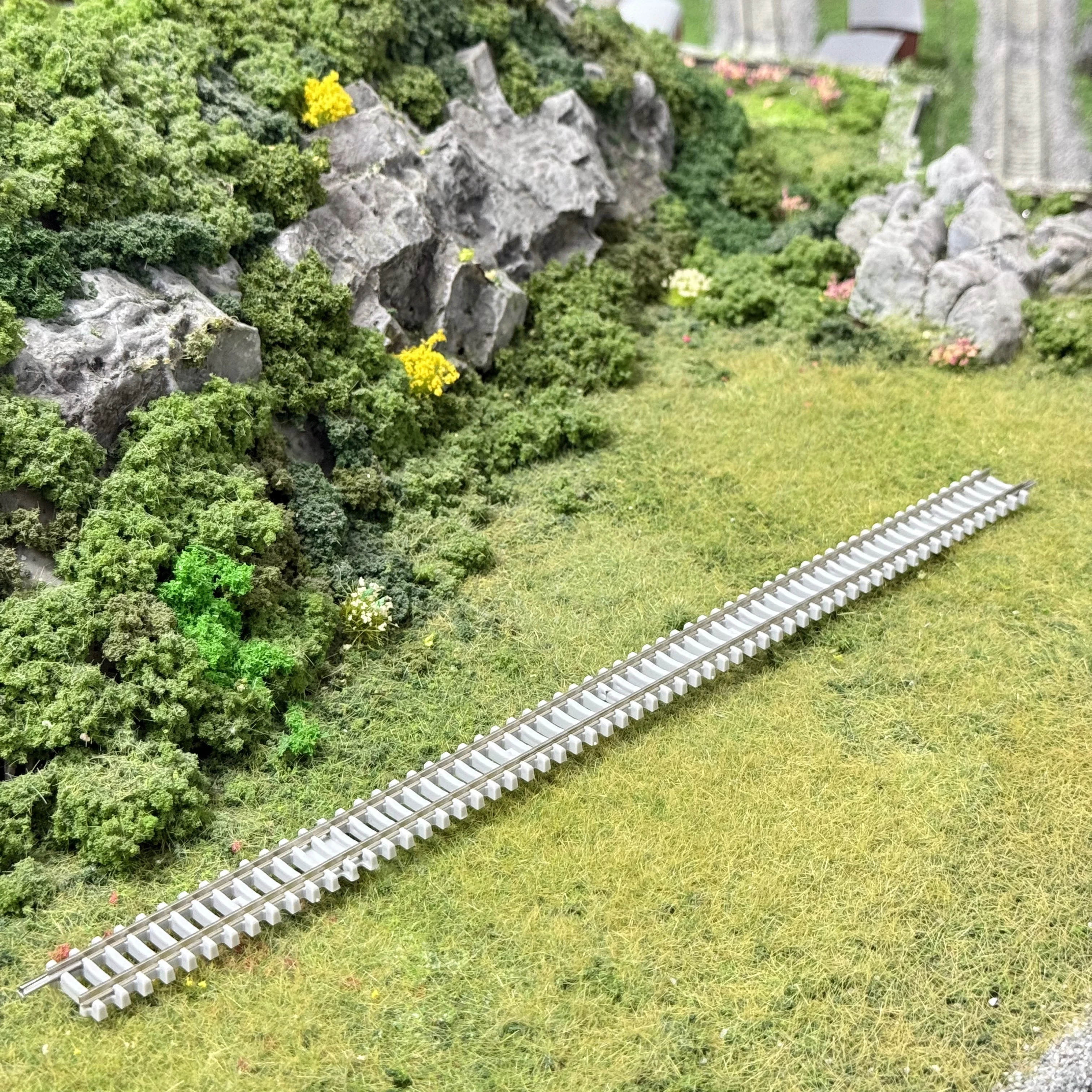 

N-Scale Train Track 140mm/280mm Straight Rail for Model Railway Layouts, Compatible with TOMIX & PECO Systems, Ideal for Scenic