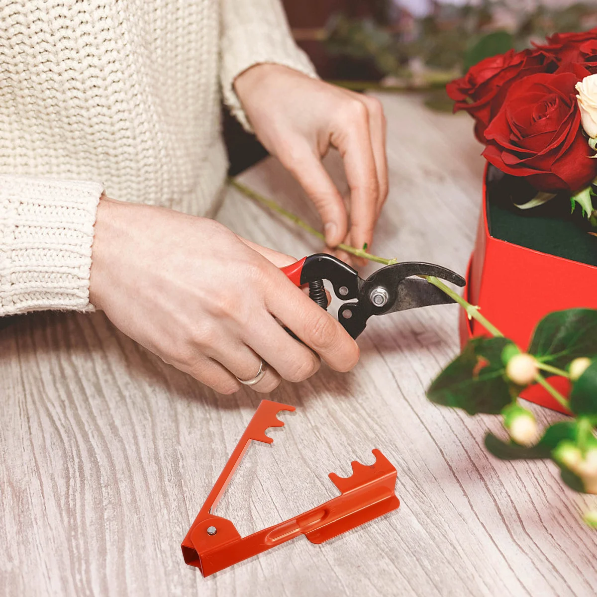 

2Pcs Rose Thorn Stripper Metal Garden Tool with Spring Action for Easy Stem Cleaning and Leaf Removal Floral DIY Essential