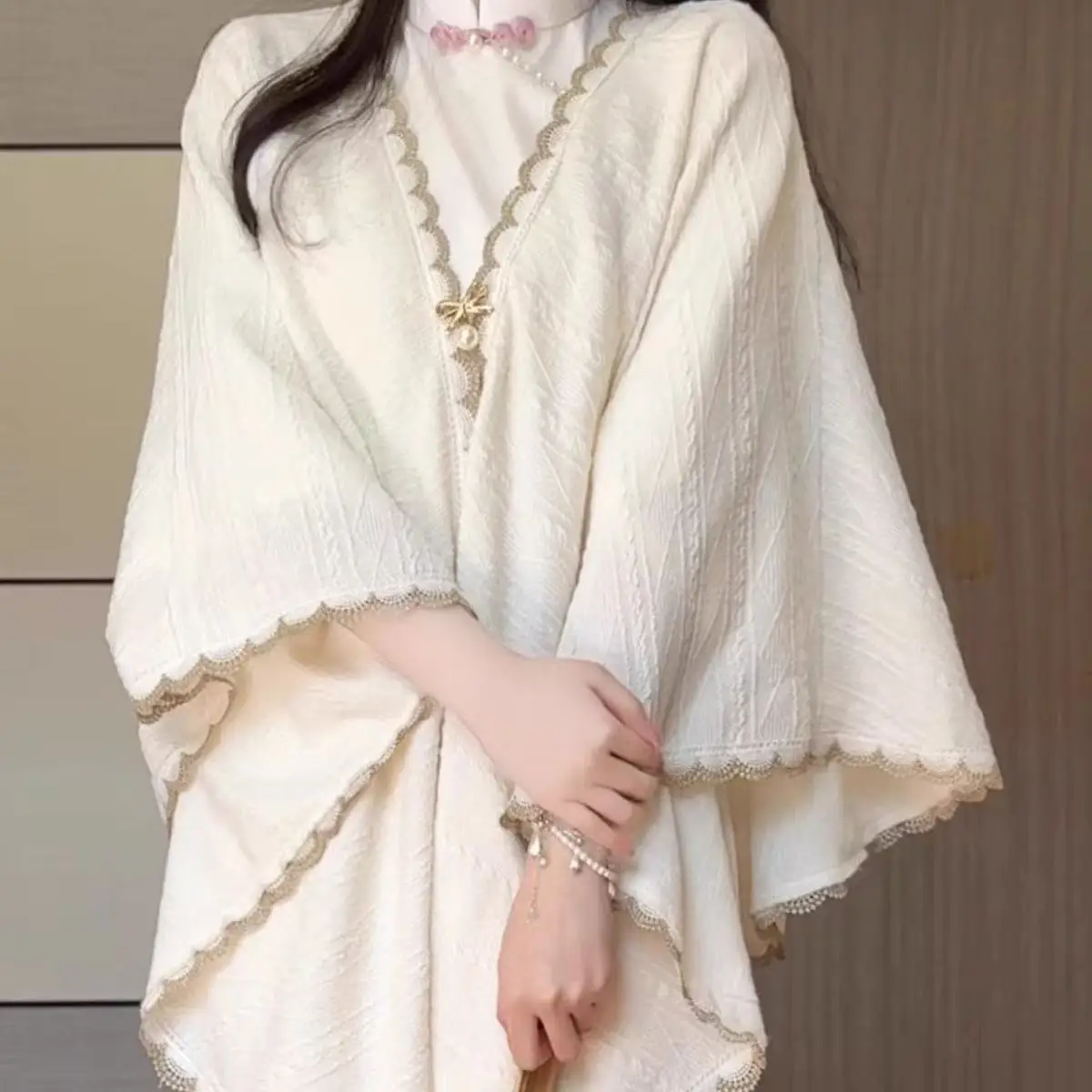 New Chinese Style White Shawl Women's Traditional Clothing Cheongsam Match Outer Robe Elegant Daily Street Cloak Female