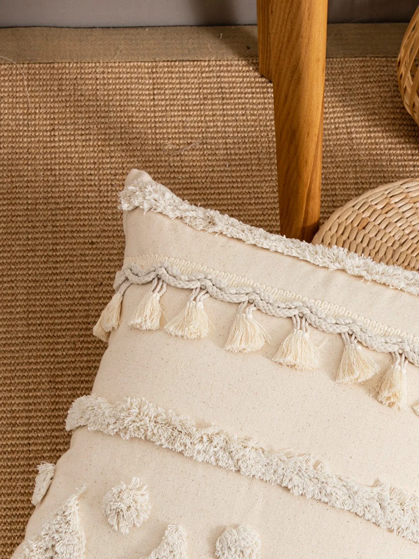 A beige triangular dot tassel pillow cover with European and American style tufting technology used for sofas, beds, bedrooms