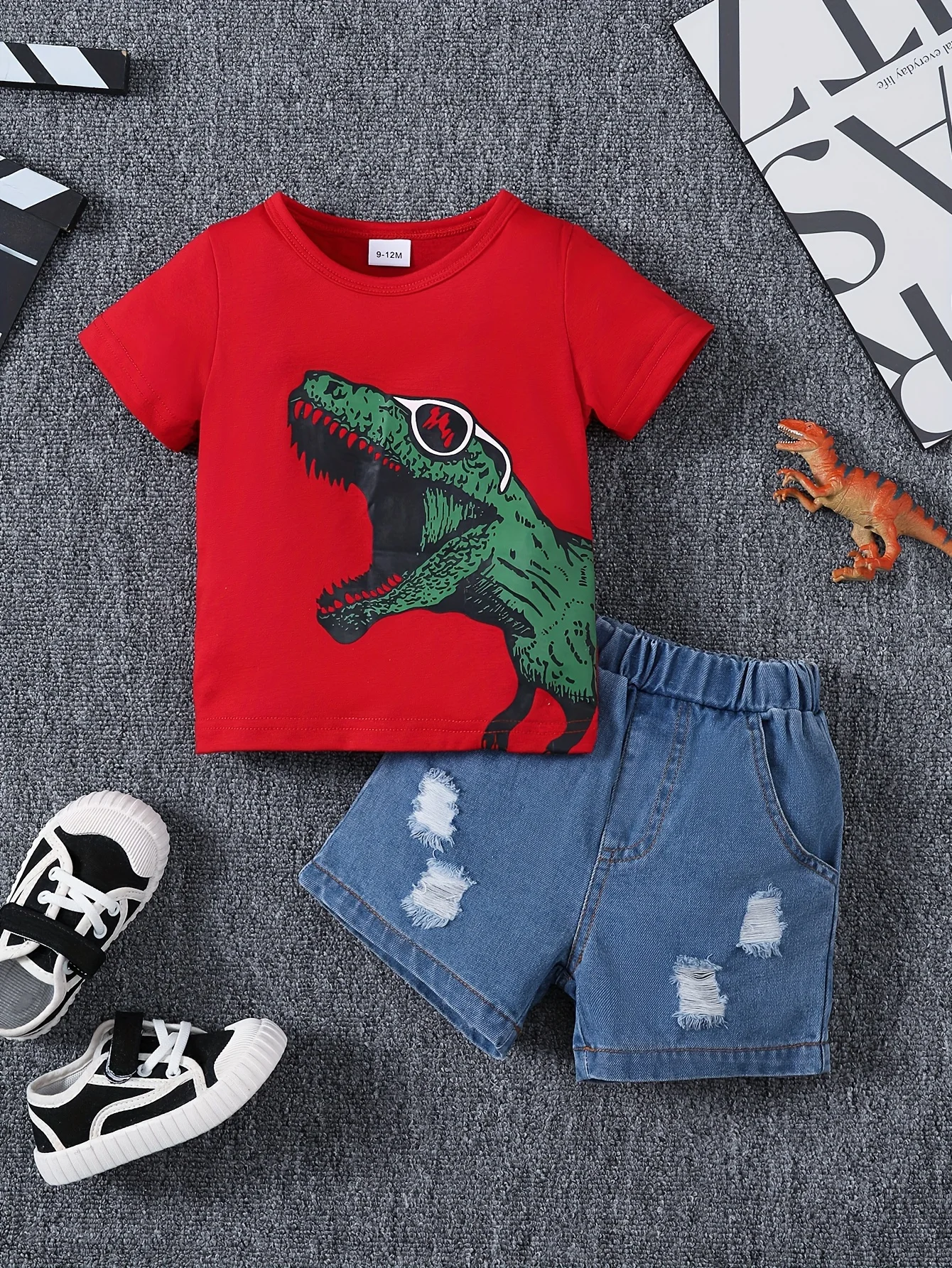 Summer Short-Sleeved Suit with Personalized Red Dinosaur Print Top, Trendy Frayed Denim Shorts, Loose and Comfortable Two-Piece Set for Children, Versatile for Outings and Casual Wear