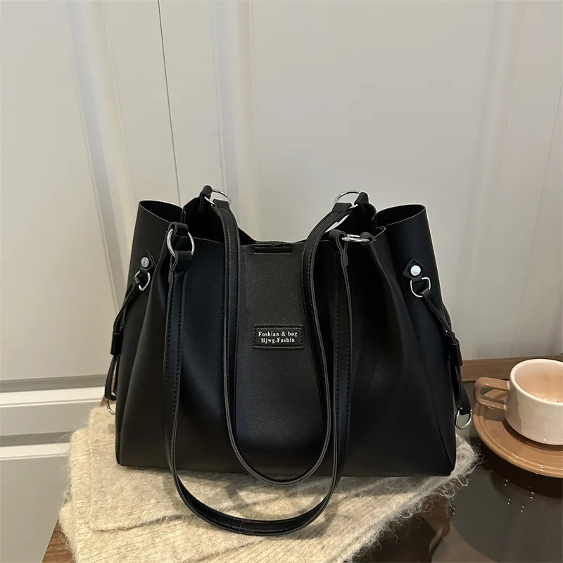 

2025 New Faion Commuter Tote Bag Women Large Capaci High-End Sensation Single oulder Bag Bla Simple Versatile Handbag
