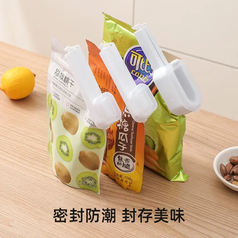 Food Clips to Seal Pour Food Storage Bag Clip with Spout for Cereal, Snacks,Dust and moisture proof sealing clip