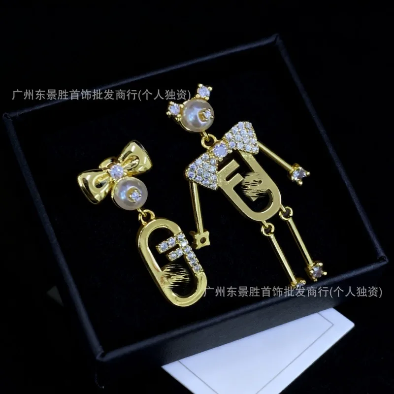 

Fenjiafeng Robot Alphabet Hollow Diamond Necklace Bracelet Earrings Fashion Light Luxury Women's Earrings Batch