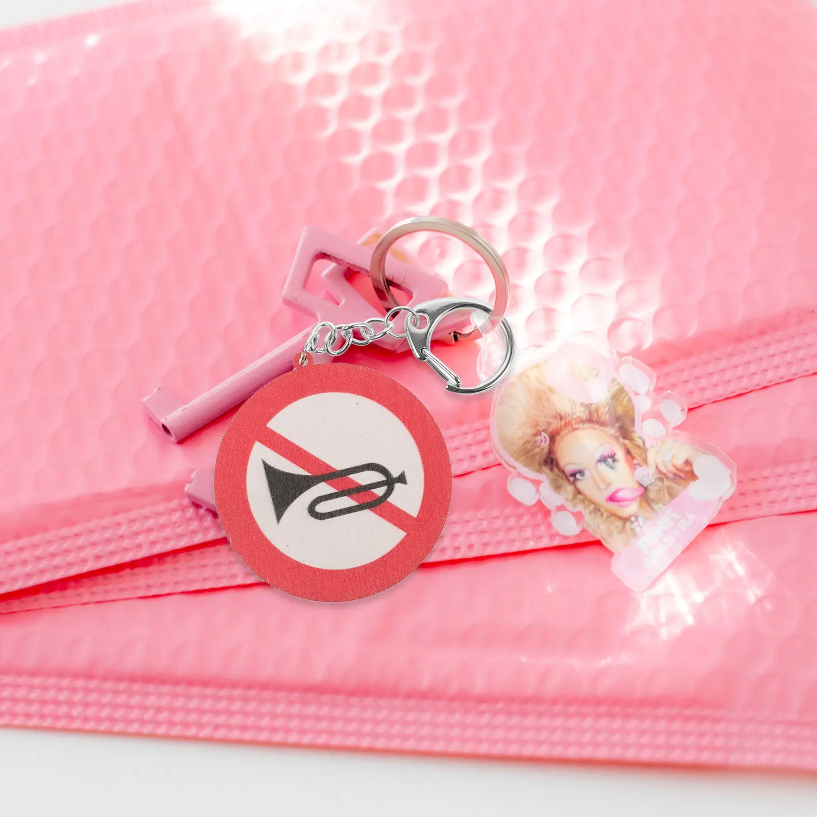 No Honking Traffic Sign Keychain Keychain Pendant Key Ring for Car House Keys Purse Bag Backpack Handbag Luggage Wall Hanging