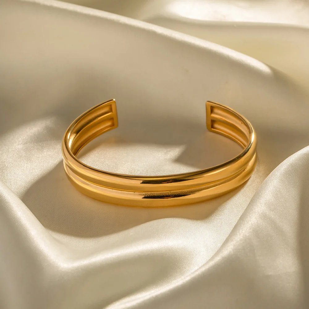 

Hammer Pattern Lava Surface Texture 18K Gold Plated Stainless Steel Waterproof Open Bracelet for Women Jewelry