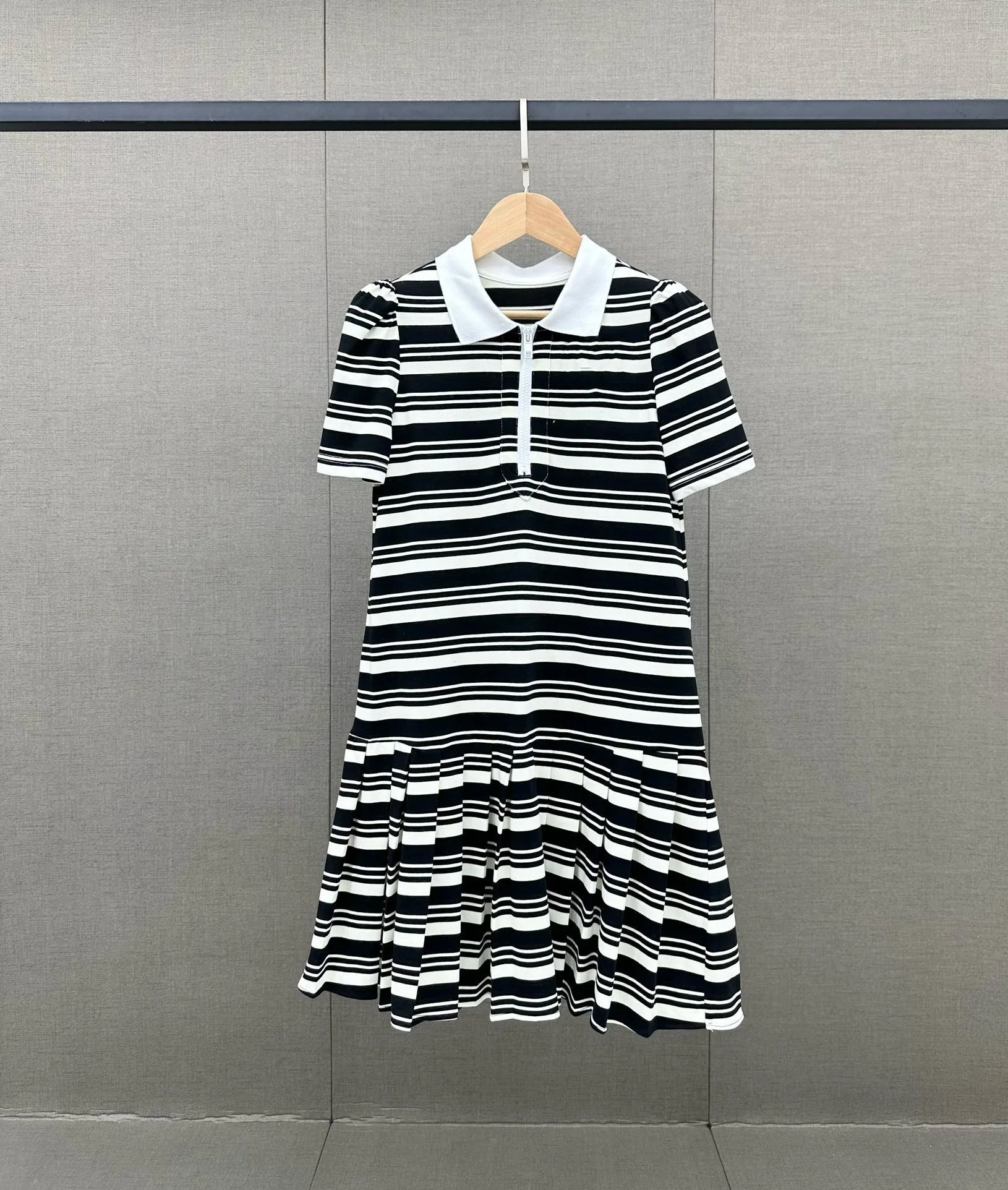 Women's ClothingYouthful and energetic patchwork striped dress, easy to wear every day and stylish.