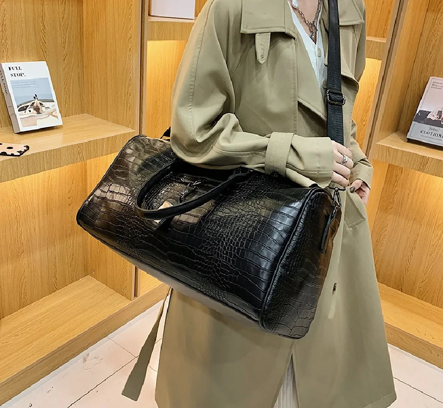 High Quality PU Crocodile Print Leather Travel Handbag For Women Large Capacity Black Female Sport Duffle  Weeken Travel Totes