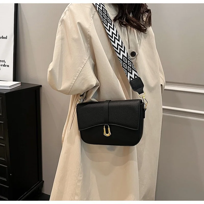 高級レザーで作られたハイエンドの女性用ショルダーバッグ、トレンディなパリのヴィンテージスタイル、広々としたソフトなデイリーユース、洗練された外観 ​