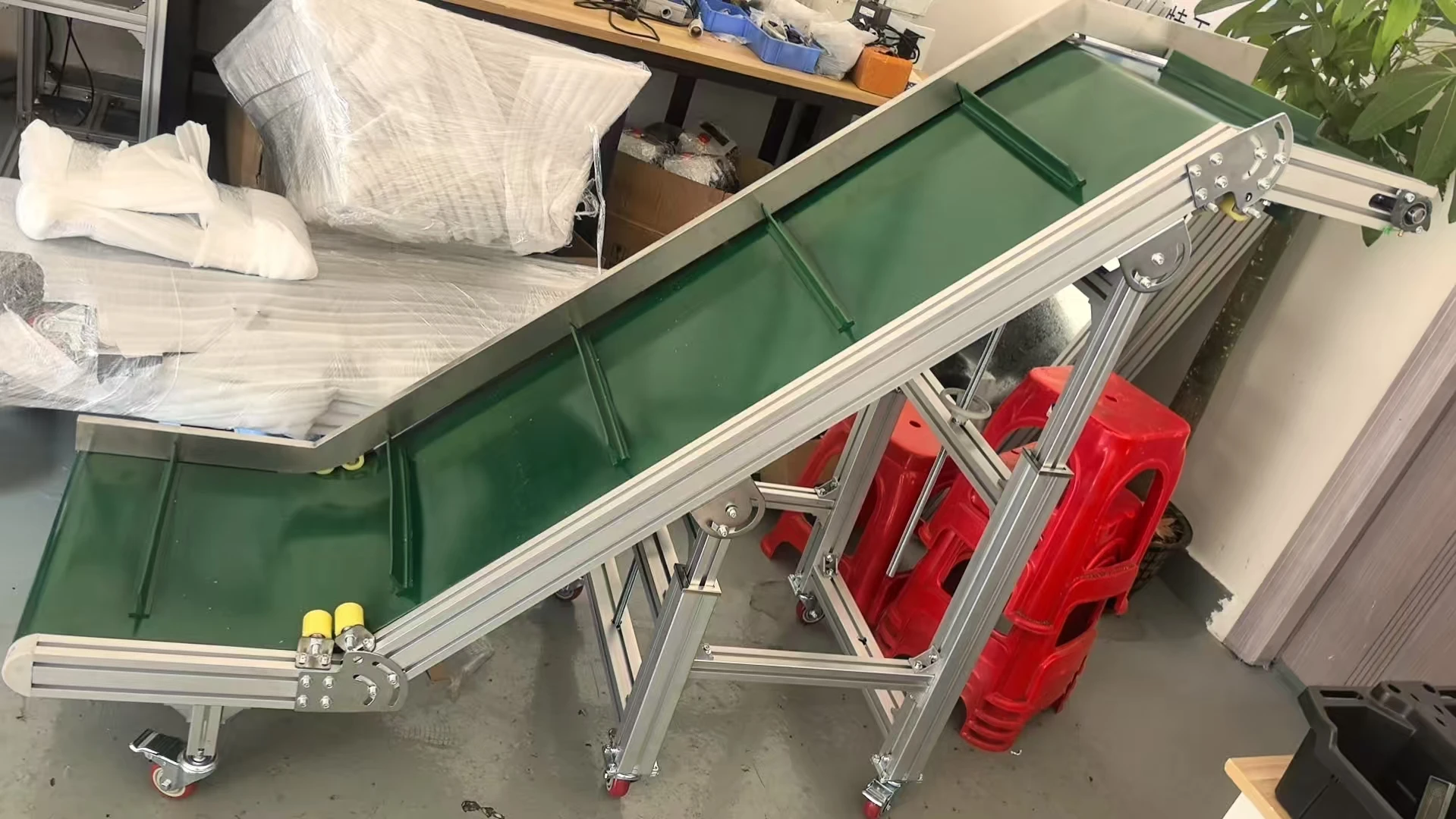 Deposit Price Lifting Belt Conveyor PVC Belt Conveyor Cusomize  for House/Warehouse  Use