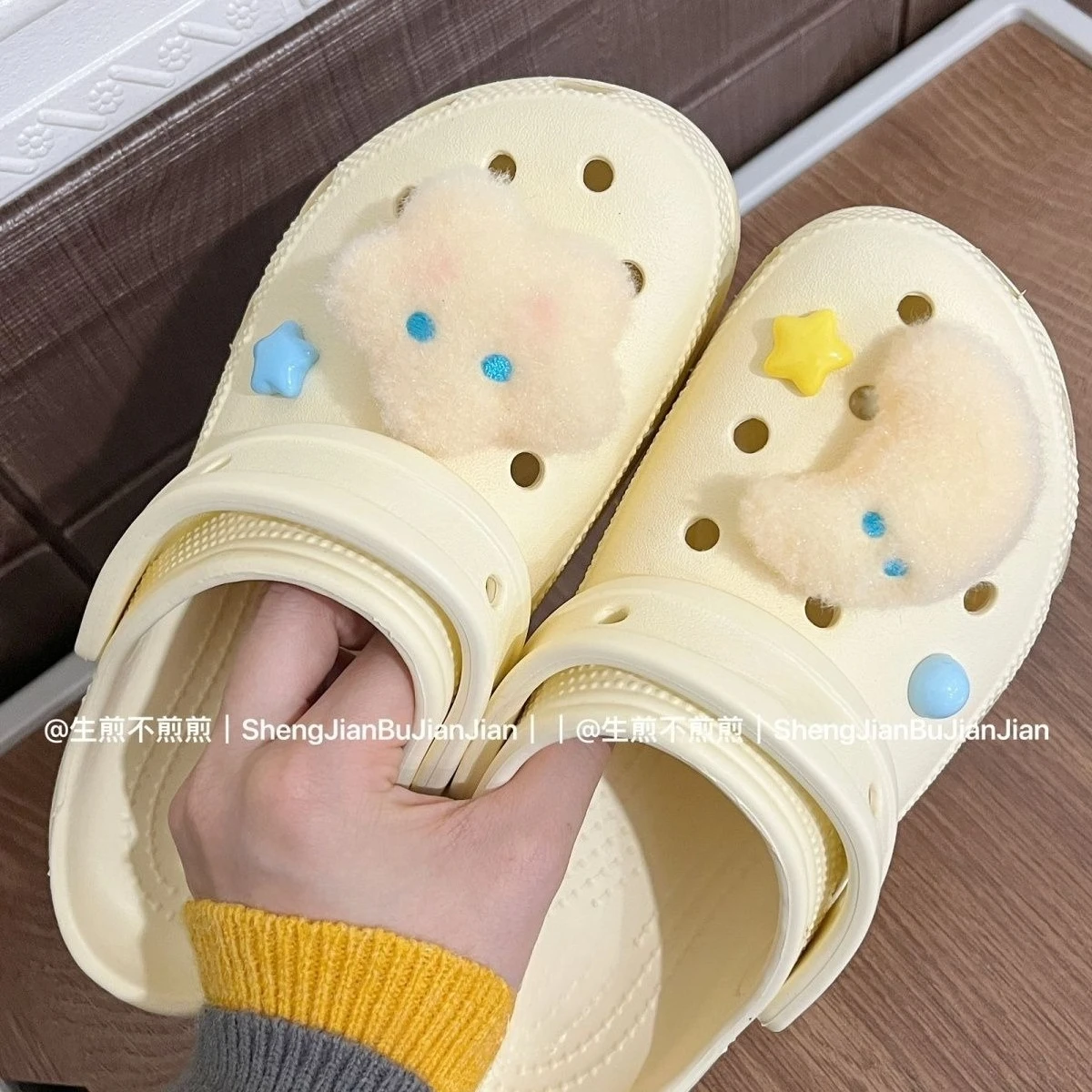 

Cute Footwear Decoration DIY Plush Star Moon Series Lovely Clogs Jeans Fresh Designer Charms Ins Popular Kids Boys Girls Gifts