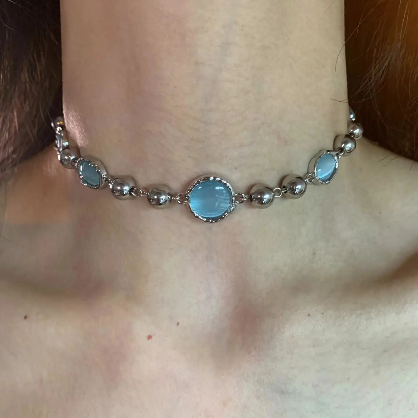 

Dopamine necklace accessory: women's blue round beaded necklace brightening collarbone necklace, light luxury high-end necklace