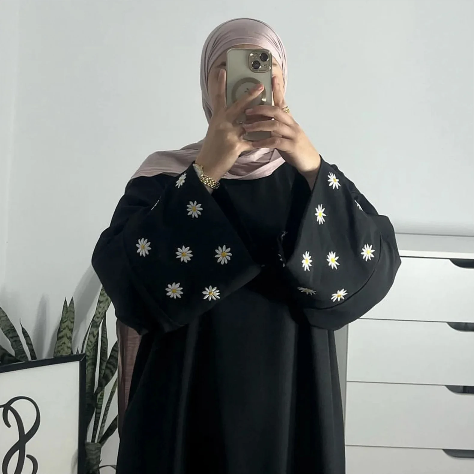 Closed Abaya Dress Dubai Luxury Daisy Embroidery Sleeves Muslim Abayas for Women Ramadan Eid Islamic Clothing Kaftan Hijab Robe