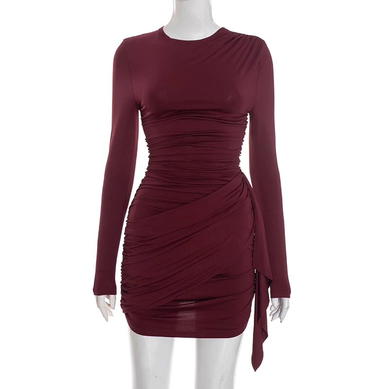 Einfarbiges, plissiertes Kleid mit langen Ärmeln, tailliertem Schnitt und schmaler Passform, kurzes Kleid mit elegantem Flair. – Detail 18