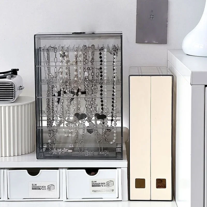 Transparente staubdichte Aufbewahrungsbox für Halsketten, verwicklungssicherer Schmuckständer, Organizer für Halsketten, Armbänder und Schmuck. – Detail 2